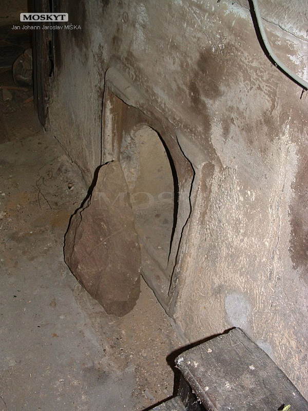 Menhir před vložením do výklenku v kostele sv. Jiljí v Markvarticích u Sobotky